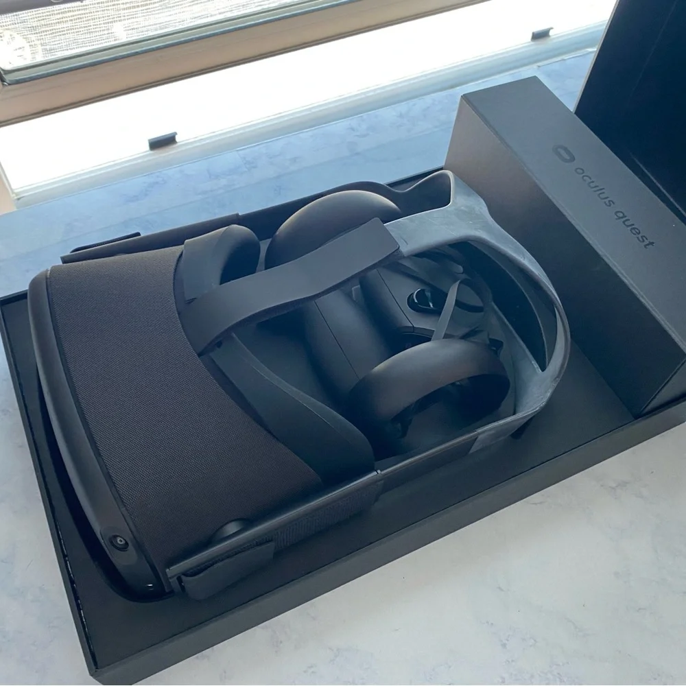 Oculus Quest VR Headset - Black